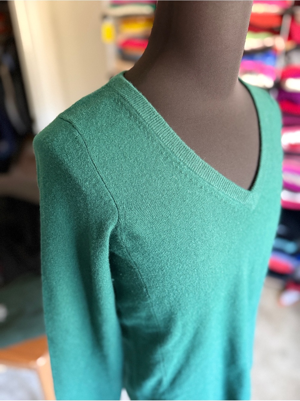 Aqua Men’s V-Neck Cashmere Sweater in Emerald, Leather Arm Patches